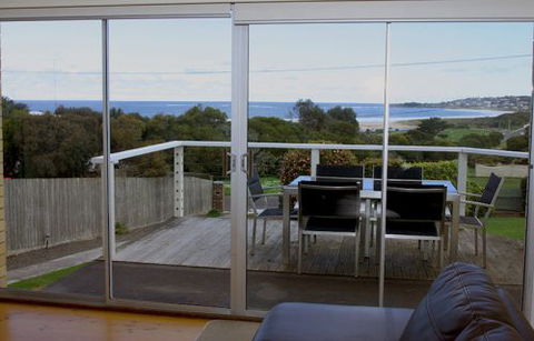 Otway Getaways - Lismore Accommodation 0