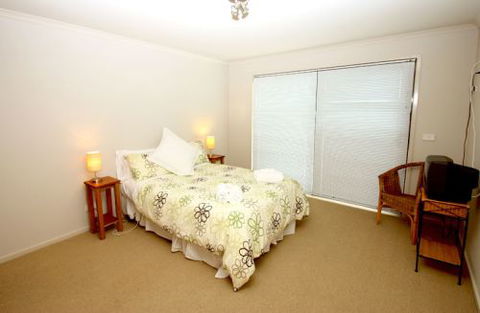 Otway Getaways - Lismore Accommodation 1