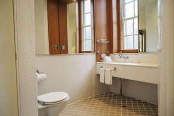 Holiday Inn Old Sydney The Rocks - Lismore Accommodation 2