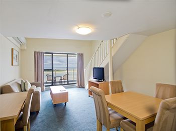 Oaks Waterfront Resort - The Entrance - Lismore Accommodation 7