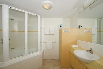 Beach Retreat Coolum - Lismore Accommodation 10