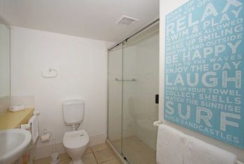 Beach Retreat Coolum - Lismore Accommodation 12