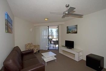 Beach Retreat Coolum - Lismore Accommodation 22