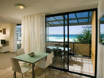 Beach Retreat Coolum - Lismore Accommodation 46