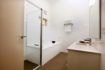 Harrigan's Irish Pub & Accommodation - Lismore Accommodation 6