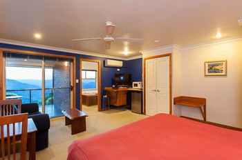 Artisan Spa Views - Lismore Accommodation 15