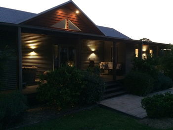 Lilies Luxury Retreats - Lismore Accommodation 26