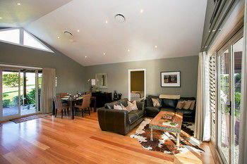 Lilies Luxury Retreats - Lismore Accommodation 41