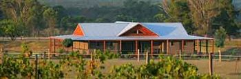 Lilies Luxury Retreats - Lismore Accommodation 4