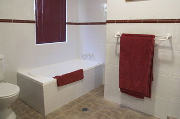 Kingfishers Manor @ Noosa - Lismore Accommodation 8