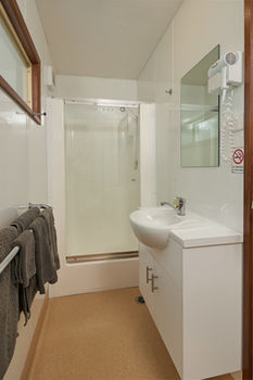 Gundagai Cabins & Tourist Park - Lismore Accommodation 11