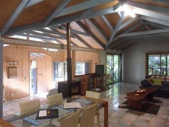 Treetops Accommodation Montville - Lismore Accommodation 2