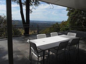 Treetops Accommodation Montville - Lismore Accommodation 3