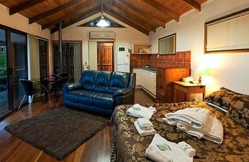 Treetops Accommodation Montville - Lismore Accommodation 25