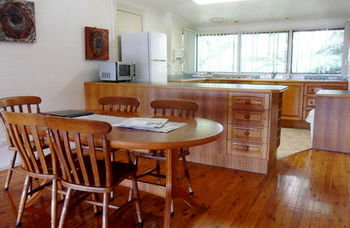 Treetops Accommodation Montville - Lismore Accommodation 32