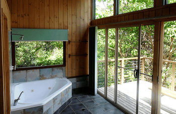 Treetops Accommodation Montville - Lismore Accommodation 36