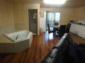Treetops Accommodation Montville - Lismore Accommodation 43