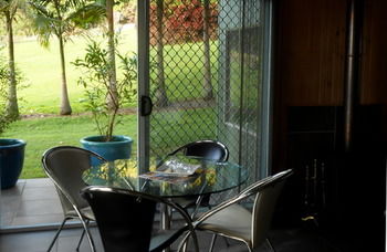Treetops Accommodation Montville - Lismore Accommodation 57