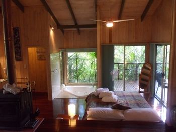 Treetops Accommodation Montville - Lismore Accommodation 69