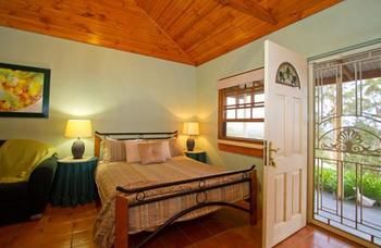 Bimbadeen Mountain Retreat - Lismore Accommodation 3