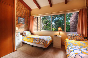 Mollymook Beach Units - Lismore Accommodation 3