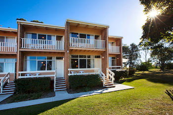 Mollymook Beach Units - Lismore Accommodation 8