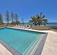 Clubb Coolum Beach Resort - Lismore Accommodation