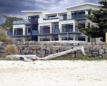 Mollymook Beachfront Executive Apartment - Lismore Accommodation 12