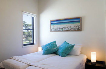 Mollymook Beachfront Executive Apartment - Lismore Accommodation 17