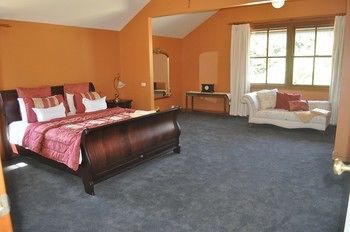 Yering Farm Wines - Lismore Accommodation 12