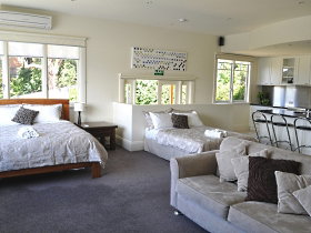 Belton House - Lismore Accommodation 0