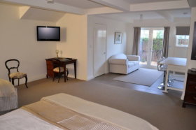 Belton House - Lismore Accommodation 3