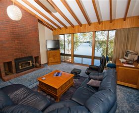 Waterside Accommodation - Derwent Retreat - Lismore Accommodation 1
