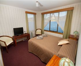 Waterside Accommodation - Derwent Retreat - Lismore Accommodation 3