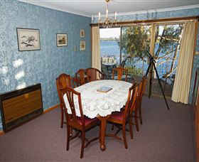 Waterside Accommodation - Derwent Retreat - Lismore Accommodation 2