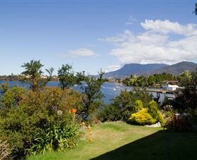 Waterside Accommodation - Derwent Retreat - Lismore Accommodation 5
