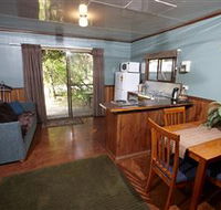 Crayfish Creek Van and Cabin Park and Spa Treehouse - Lismore Accommodation