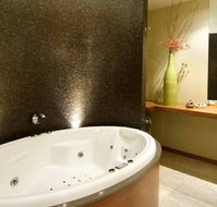Hepburn Spa Pavilions - Saffron - Lismore Accommodation