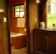 Braeside Mount Macedon Country Retreat and Bed  Breakfast - Lismore Accommodation