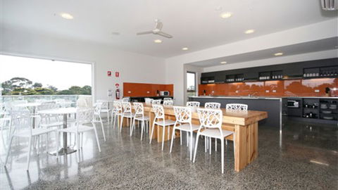 The Island Accommodation - Phillip Island YHA - Lismore Accommodation 4