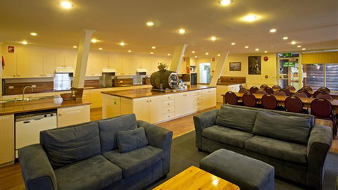 Alpha Ski Lodge - Lismore Accommodation 0