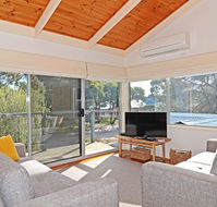 Barrakee Beach House - Anglesea - Lismore Accommodation