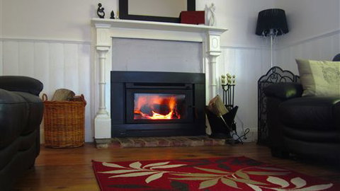 Goldfields Cottage - Lismore Accommodation 1