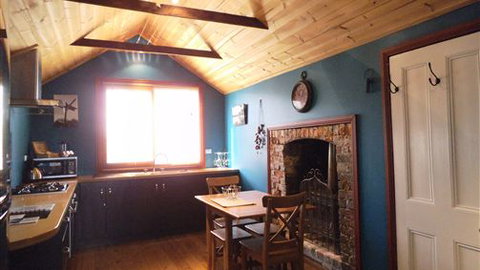 Goldfields Cottage - Lismore Accommodation 4
