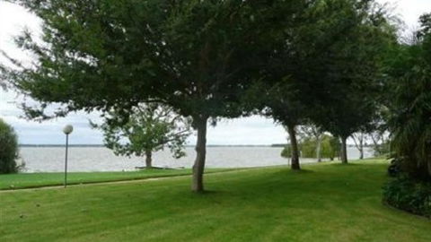 Waterfront Villa Tarni 14 - Lismore Accommodation 4
