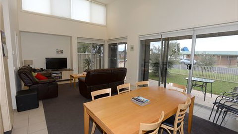 Murray Grange Villa Eight - Lismore Accommodation 2