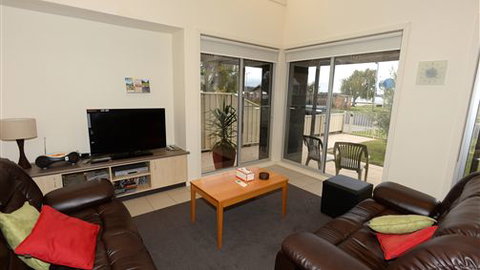 Murray Grange Villa Eight - Lismore Accommodation 3