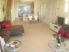 Adelaide Luxury Beach House - Lismore Accommodation 3