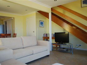 Castaway At Port Elliot - Lismore Accommodation 2