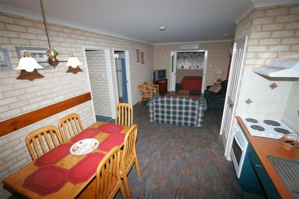 Busselton Villas and Caravan Park - Lismore Accommodation